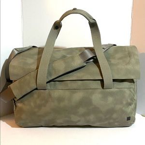 Lululemon unisex early embark duffel messenger bag